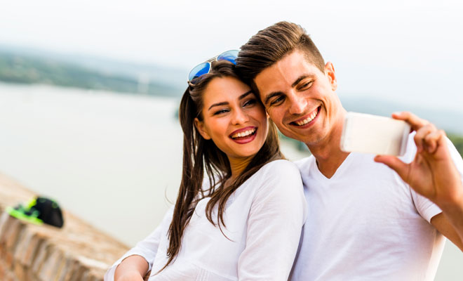 Lo que no debes hacer en las redes sociales teniendo pareja Lo que no debes hacer en las redes sociales teniendo pareja