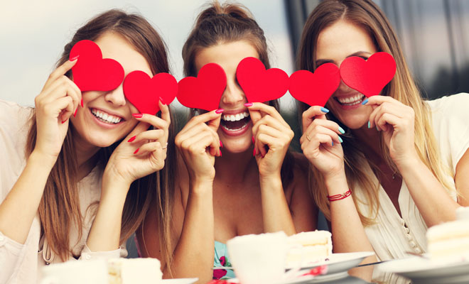 Cuando tus amigas no aguantan a tu novio Cuando tus amigas no aguantan a tu novio