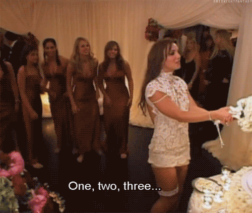 Lanzamiento de ramo en una boda Lanzamiento de ramo en una boda