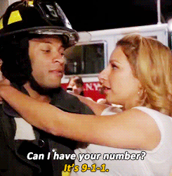 Hombres y mujeres ligando Hombres y mujeres ligando