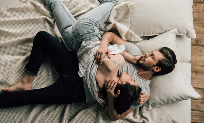 Las caricias de las parejas felices Las caricias de las parejas felices