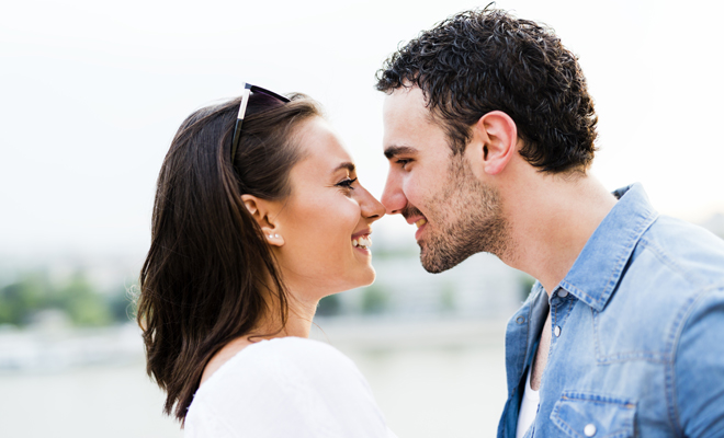 El Significado De Los Besos Apasionados En La Mejilla En El Cuello