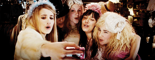 Reunión de amigas Reunión de amigas