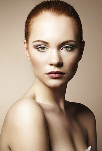 El maquillaje en tonos marrones te aportará un look fresco y seductor. El maquillaje en tonos marrones te aportará un look fresco y seductor.