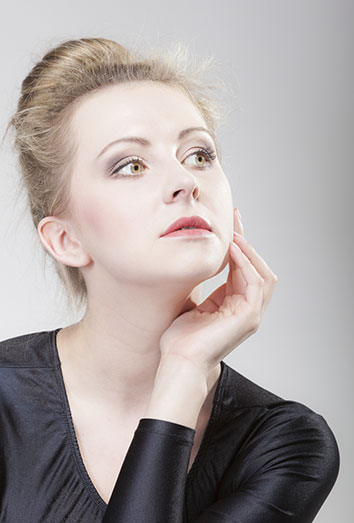 Cómo hacerse paso a paso un moño deshecho Cómo hacerse paso a paso un moño deshecho