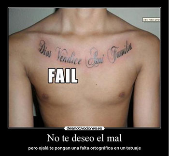 Este chico se arrepentirá de hacerse este tatuaje con falta de ortografía incluida. 