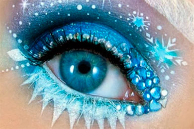 Una mirada heladora gracias a este maquillaje de ojos. Una mirada heladora gracias a este maquillaje de ojos.