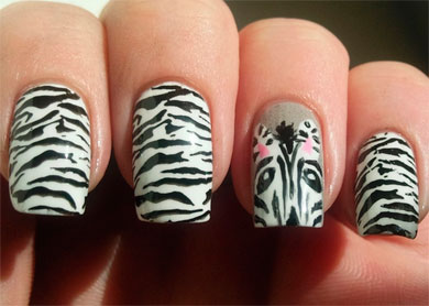 La cebra, animal protagonista de esta manicura. 