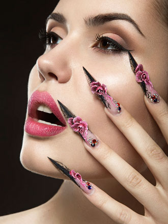 Unas uñas alucinantes pero muy incómodas. Unas uñas alucinantes pero muy incómodas.