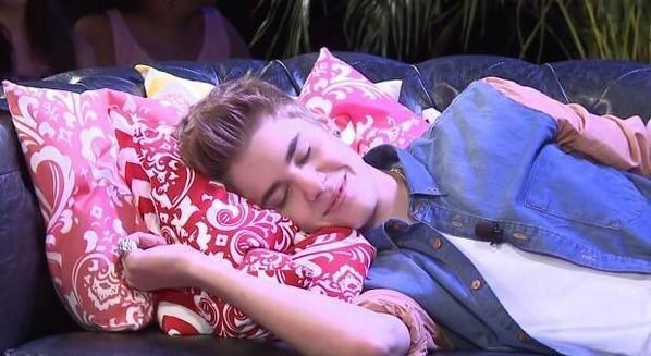 Caras que identifican a las chicas con novio