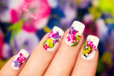 ¿Te atreves con las uñas de flores?