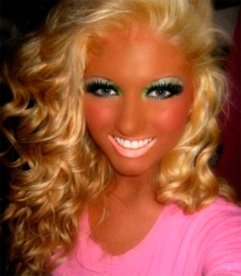 No te pases con el auto bronceador. No te pases con el auto bronceador.