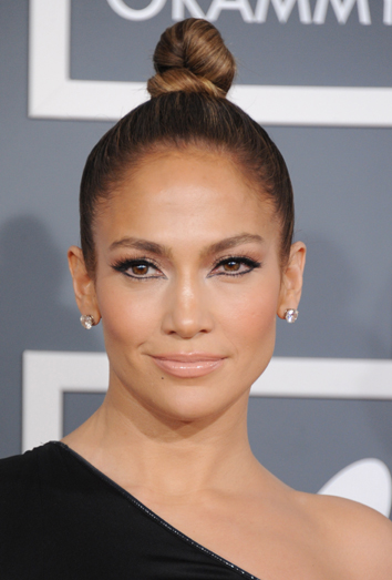 Peinados De Moda El Mono Bun De Jennifer Lopez