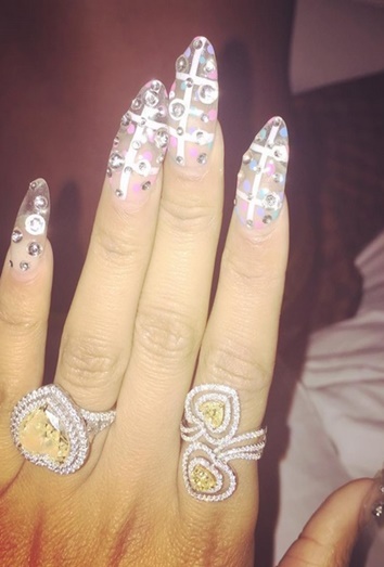 Las uñas brillantes de Nicki Minaj