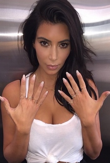 La manicura de Kim Kardashian