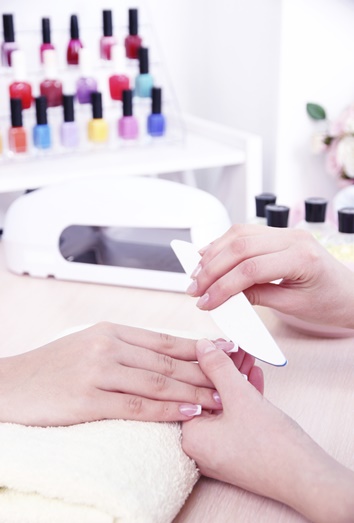 Los objetos para una manicura casera Los objetos para una manicura casera