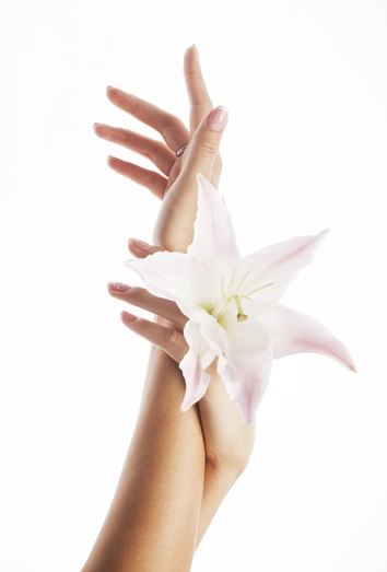 El por qué de las uñas rayadas y quebradizas