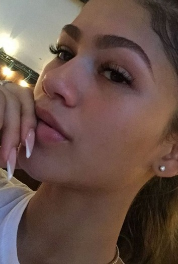 La manicura francesa de Zendaya