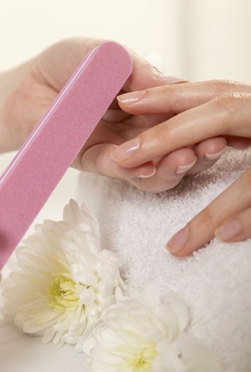 Trucos para tener uñas con brillo