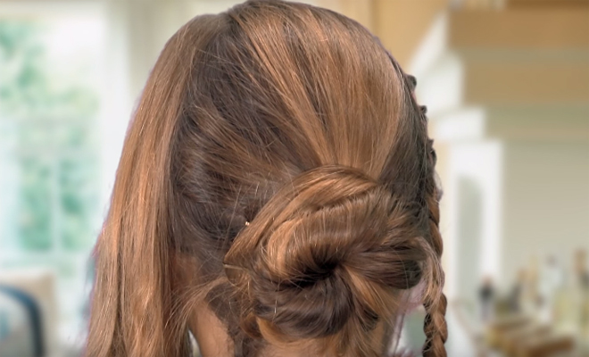 cuarto paso del recogido con trenzas de Blake Lively cuarto paso del recogido con trenzas de Blake Lively