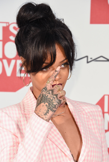 Los tatuajes en la mano de famosas