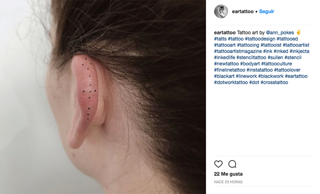 Tatuaje hélix minimalista