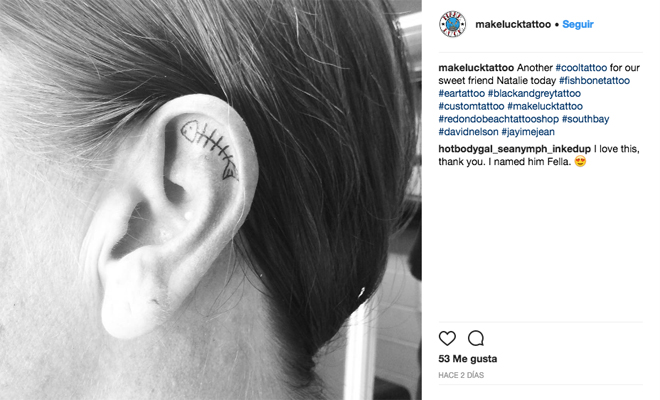 Tatuaje hélix con mensaje