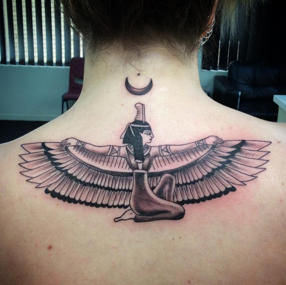 isis y tatuajes en la espalda