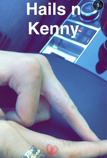 218338-famosos kendal y Haley, y otros famosos que comparten tatuajes