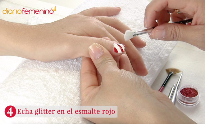Diseño de uñas rápido de caramelo de Navidad. Paso 4 Diseño de uñas rápido de caramelo de Navidad. Paso 4