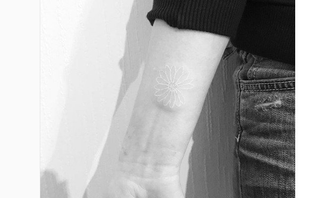 tatuajes con tinta blanca