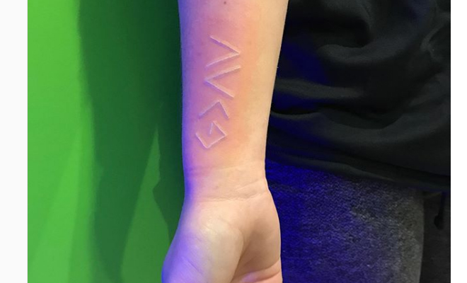 tatuajes con tinta blanca