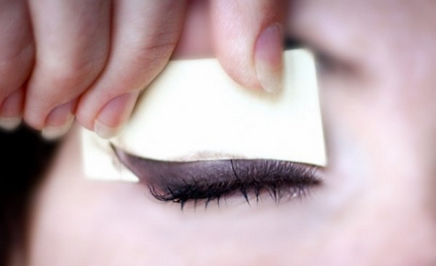 Truco para pintarse los ojos Truco para pintarse los ojos