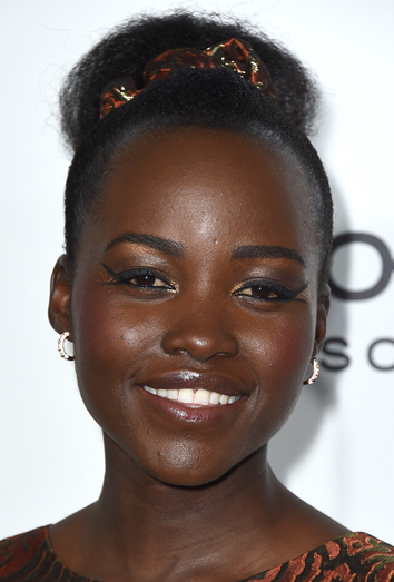 Lupita Nyong'o, maquillaje doble eyeliner