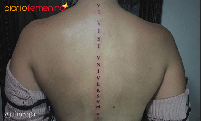 Featured image of post Frases Tatuajes En La Espalda Hombres Letras Estos tatuajes son muy delicados y femeninos