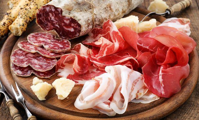 Cinco alimentos que no pueden faltar en Nochebuena: jamón