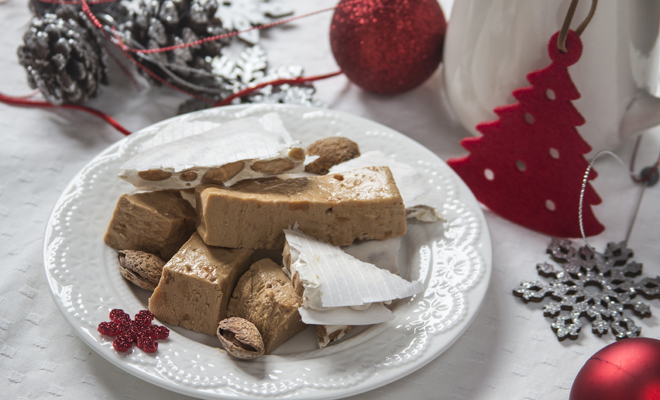 Cinco alimentos que no pueden faltar en Nochebuena: turrón