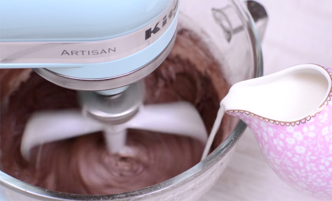 Recetas de Halloween: cómo hacer cupcakes de bruja paso 5 Recetas de Halloween: cómo hacer cupcakes de bruja paso 5