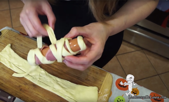 Recetas de Halloween sencillas: cómo hacer momias terroríficas paso 6 Recetas de Halloween sencillas: cómo hacer momias terroríficas paso 6