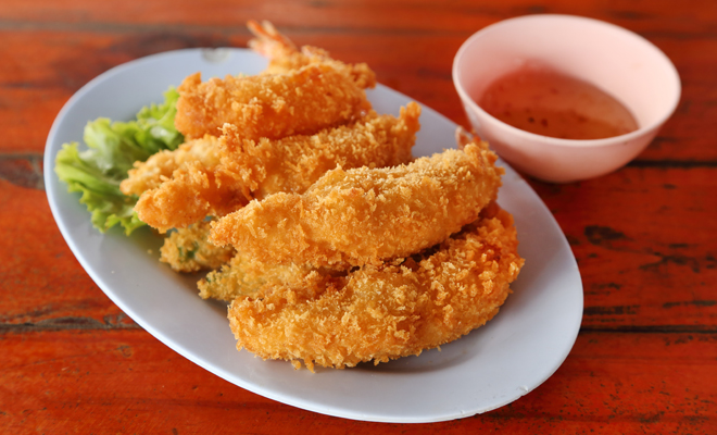 Recetas de entrantes y aperitivos para Navidad: buñuelos de gambas