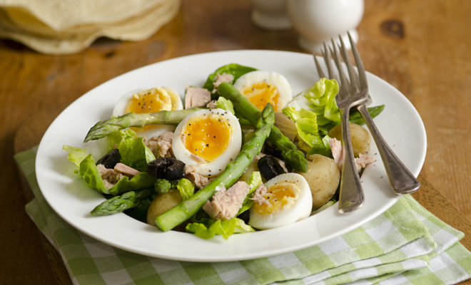 Recetas de entrantes y aperitivos para Navidad: ensalada de espárragos