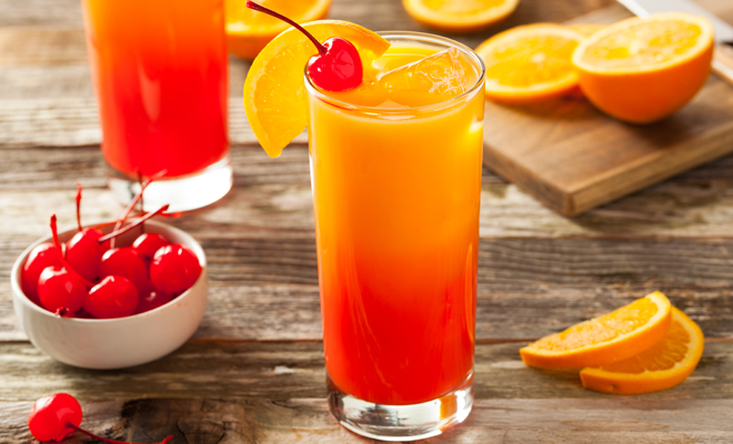 Recetas de postres para Navidad: cóctel Tequila Sunrise