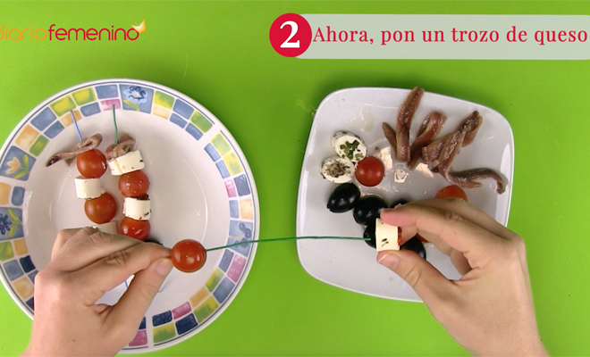 Recetas de aperitivos fáciles: deliciosas brochetas de tomate y queso. Paso 2 Recetas de aperitivos fáciles: deliciosas brochetas de tomate y queso. Paso 2