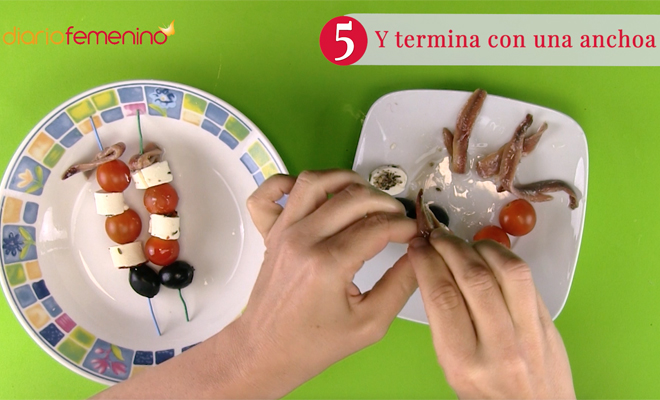 Recetas de aperitivos fáciles: deliciosas brochetas de tomate y queso. Paso 5 Recetas de aperitivos fáciles: deliciosas brochetas de tomate y queso. Paso 5
