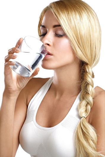 ¿el agua ayuda a adelgazar?