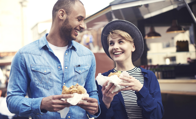 Estos son los alimentos que debes evitar en tu primera cita de San Valentín Estos son los alimentos que debes evitar en tu primera cita de San Valentín