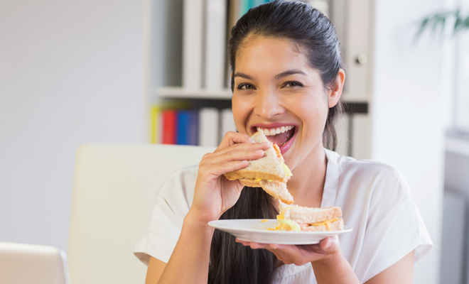 8 hábitos que te hacen engordar en la oficina 8 hábitos que te hacen engordar en la oficina