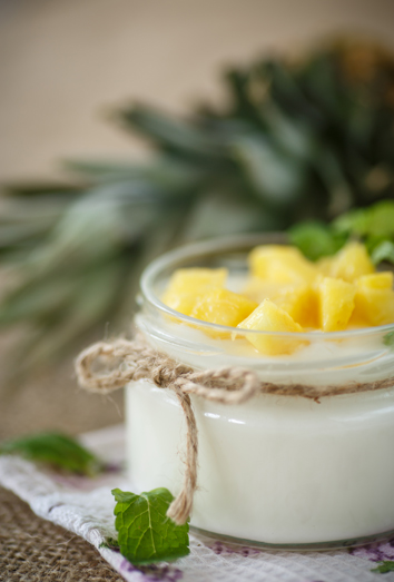 Cuajada de yogur y piña