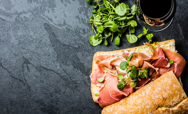 Recetas para merendar: Bocadillo de jamón, rúcula y queso Recetas para merendar: Bocadillo de jamón, rúcula y queso