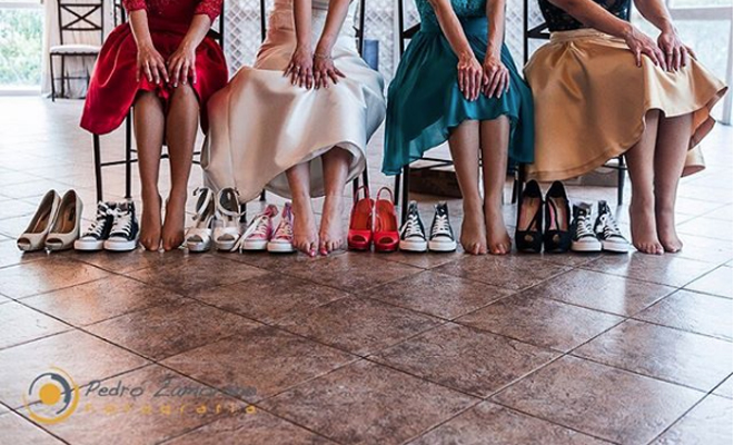 zapatos y foto de boda divertida  zapatos y foto de boda divertida